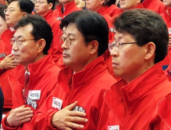 김종혁 후보(가운데). 김 후보 왼쪽에 고양을 장석환 후보의 모습도 보인다.