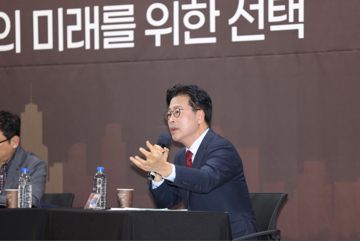 김종혁 후보는 상대캠프의 문제시될 만한 점을 부각해 공세를 가했다.