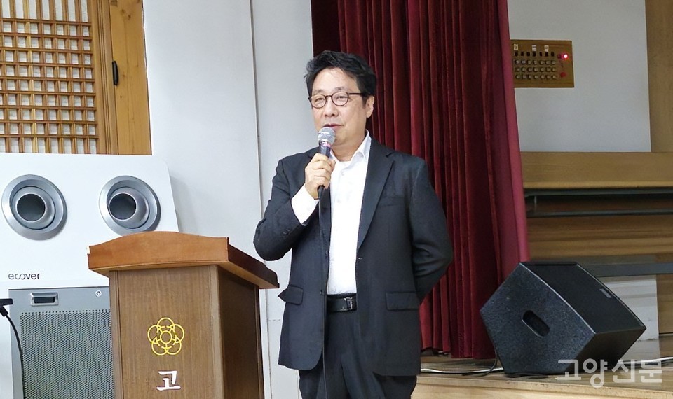 '이음' 김재덕 대표가 10년간의 활동을 보고하며, 앞으로의 포부를 이야기했다.
