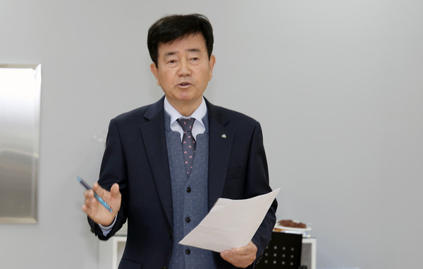 김재진 이사장이 삼송지점개점과 관련해 인사말을 전하고 있다.