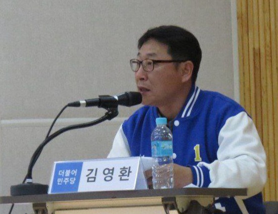 고양정 선거구 김영환 더불어민주당 후보가 지난달 31일 고양시립 덕이도서관에서 열린 지역현안 토론회에서 발언하고 있다.