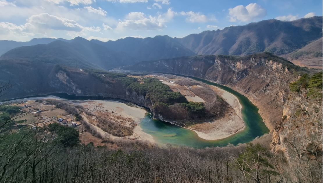 강원도 정선 동강전망대에서 본 동강 전경(한국내셔널트러스트, 남준기 드론 촬영)