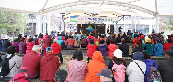 고양축협 산악회 발대식에는 많은 산악회원들이 참여해 건강한 산행을 다짐했다.