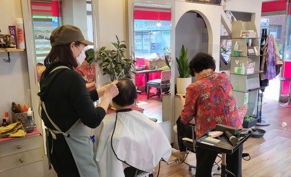 정발산동의 미용서비스 제공 특화사업인 ‘정발살롱’. 