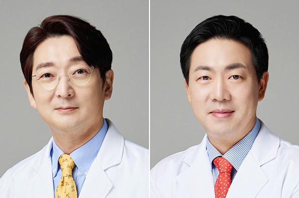 (사진 왼쪽부터) 인제대학교 일산백병원 안과 이도형 교수와 정인권 교수는 “눈의 각막을 보호하는 눈물막이 안구건조증으로 제 역할을 못 하면 각막 손상, 감염, 시력 저하로 이어질 수 있어 빨리 치료하는 게 좋다”며 “눈이 뻑뻑하거나 이물감 등 통증이 생긴다면 우선 안과 전문의의 정확한 진료를 받는 게 중요하다”고 강조했다. [사진 제공 = 일산백병원]