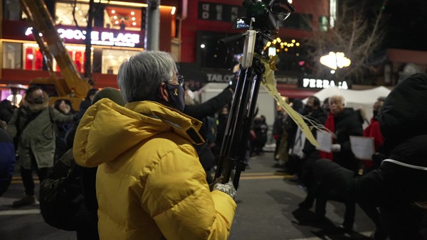 10년 동안 세월호 현장에는 지성아빠, 문종택 감독이 있었다.