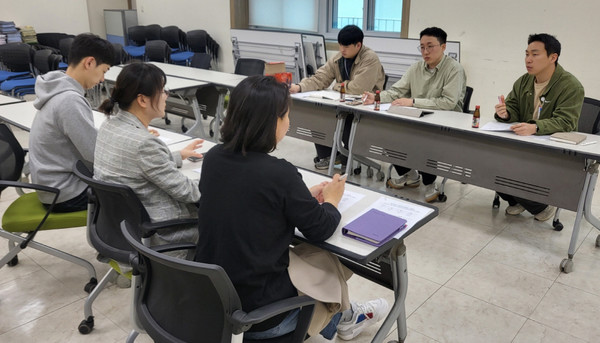 관산동이 고양정신병원과 간담회를 개최하고 있다. 