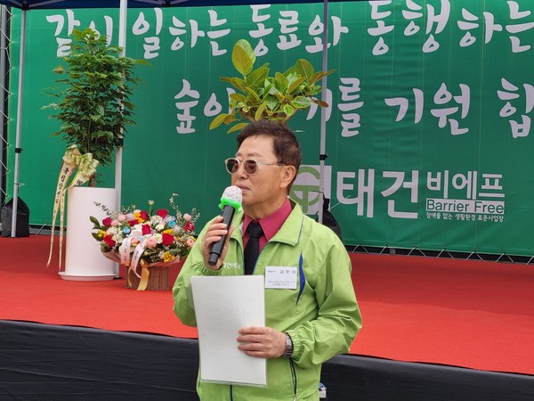 김만석 (주)태건비에프 대표는 "당당한 근로자로, 사회일원으로 제몫을 하는 장애인들에 대한 가정과 사회의 관심"을 당부했다. [사진=이로운 인턴기자]