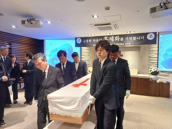 홍세화 작가의 빈소는 신촌 세브란스 병원이었고, 마석 모란공원에 안장되었다. [사진=최인엽]