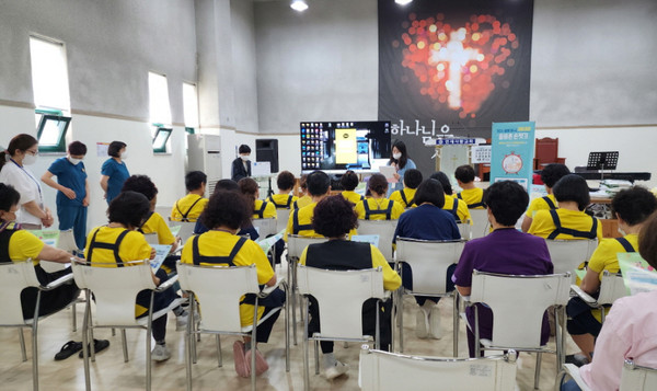  관산동이 지역 내 요양원 종사자를 대상으로 복지사각지대 발굴 교육을 했다.