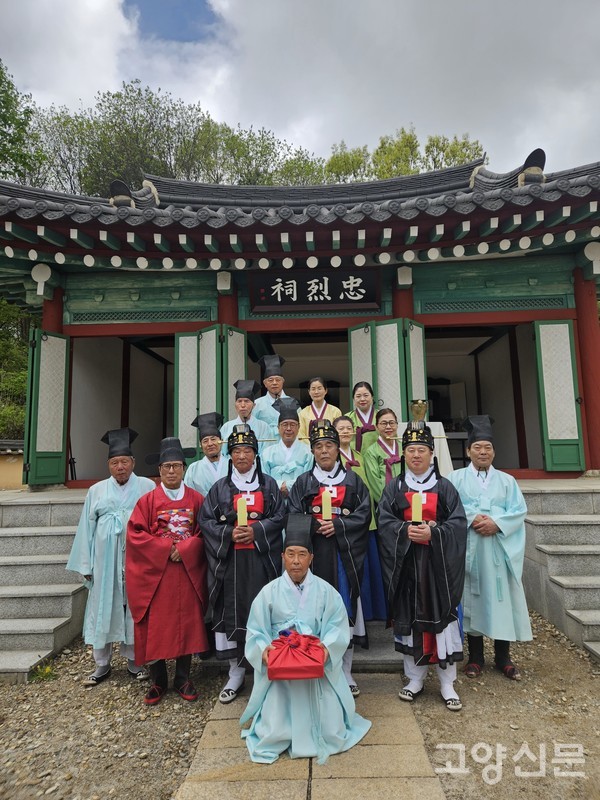 춘향제 봉행후 참여한 헌관과 집사들의 단체사진