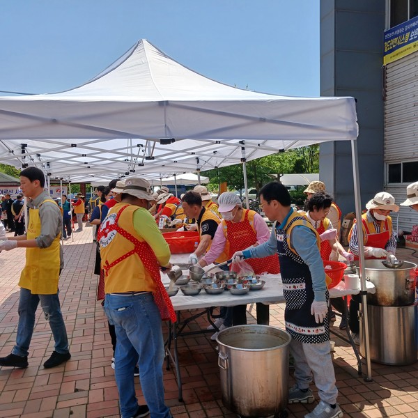 최규진 시의원 식판나르기.