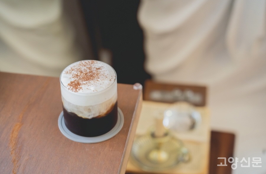 카페의 시그니처 메뉴 중 하나인 벨베데레 비엔나 커피. [사진제공=엄윤진]