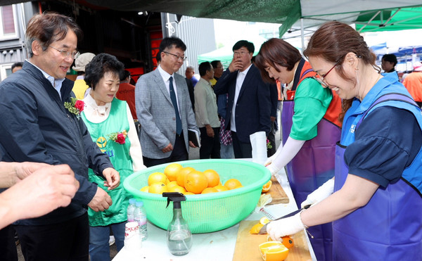 이동환 시장과 사병하 일산서구청장도 경로잔치에 함께 했다.