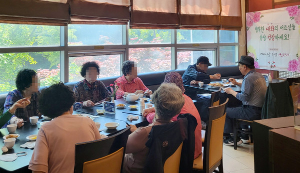 대화동이 어버이날을 맞이해 지역 내 경로당 어르신들을 모시고 경로잔치를 진행한다. [사진제공=대화동]