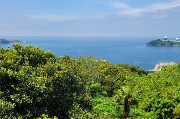 대마도 북단의 한국전망소. 날씨가 맑은 날이면 부산을 조망할 수 있다.