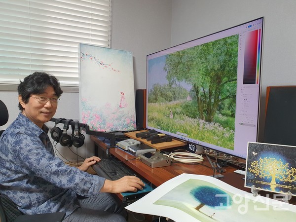 긴머리 여인이 바구니에 '샤스타데이지(서양구절초)' 꽃을 담는 작업을 하는 정재영 작가