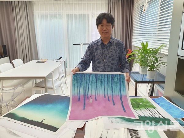 꿈속을 거니는듯 몽환적 느낌을 수채화로 표현했다.