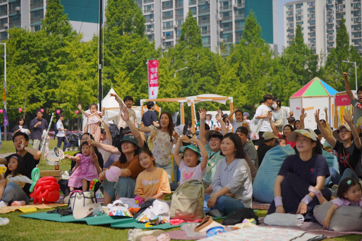 축제에 참여해 즐거워하는 어린이와 가족들. [사진제공=고양시]