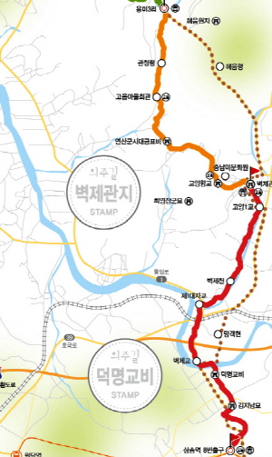 맨 왼쪽 점선이 조선시대의 의주길, 붉은 선은 경기도가 정비한 경기옛길 의주길 코스. 지도 왼쪽 공릉천을 따라 나란히 뻗어올라간 노란색 길이 통일로다. [이미지출처=경기옛길 의주길 리플릿]