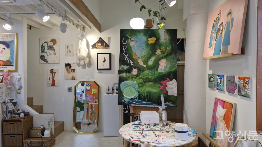 일산동구 강촌마을에 있는 너다움아트는 유아부터 성인까지 미술창작의 기쁨을 함께 만들어가는 공동작업실이자 아지트다. 