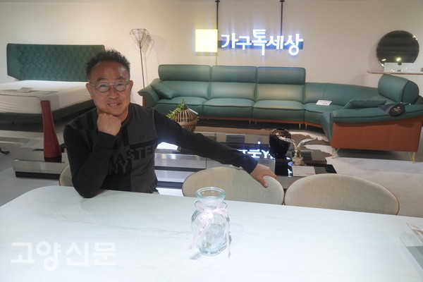 노을음악회를 기획한 송도현 가구톡세상 대표