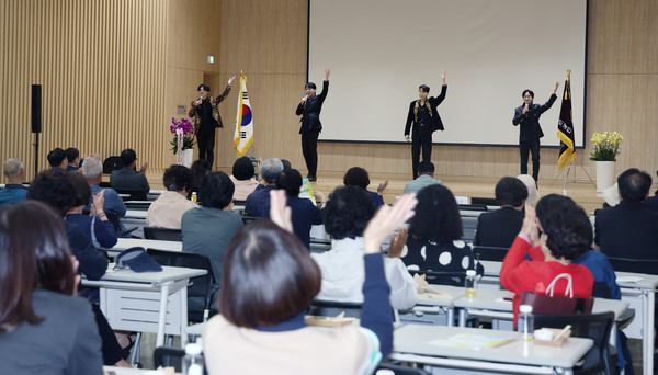 팝페라그룹 '포엣'의 공연. 웅장한 무대는 관객들에게 큰 박수를 받았다.
