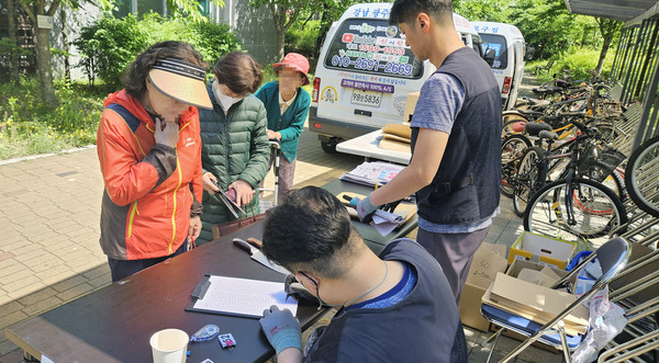 무료 칼갈이도 진행돼 지역민들에게 큰 호응을 얻었다.