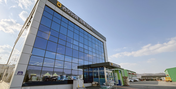 일산서구 구산동에 위치한 신축 송포농협 경제사업소.