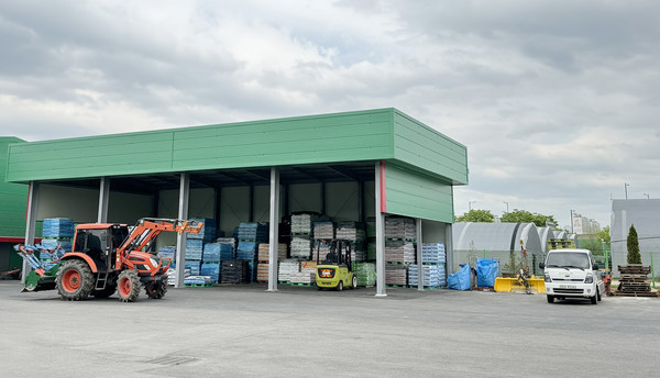 경제사업소의 비료 등 각종 농자재를 판매하는 창고형 매장
