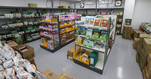 각종 농약과 친환경재도 1층 공간에 마련되어 있다.