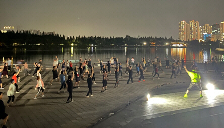 일산호수공원에서 진행한 ‘파워업! 야간공원운동’ [사진제공=고양시]