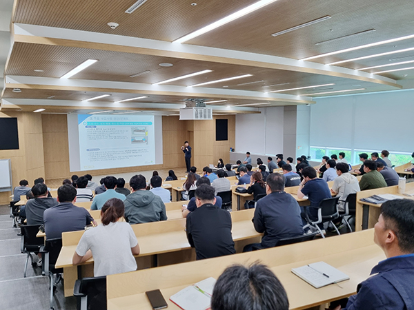 재해 예방 교육 및 의견 공유 모습 [사진 제공 = 안전보건공단 고양파주지사]