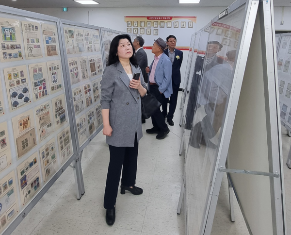 고양덕양우표전시회가 23일까지 고양덕양우체국 4층 대회의실에서 열린다. [사진제공=덕양우편문화연구회]