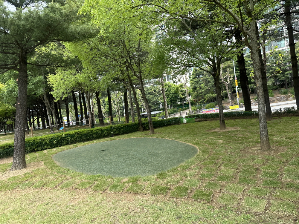 새로 잔디를 식재한 중산체육공원 파크골프장. [사진제공=고양시]