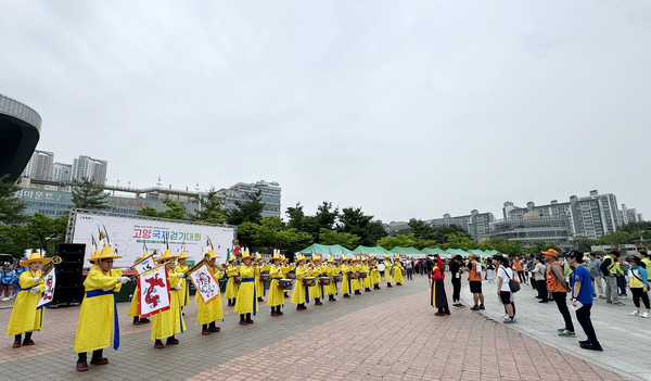 식전 공연으로 열린 고양문화원의 취타대 행렬과 공연