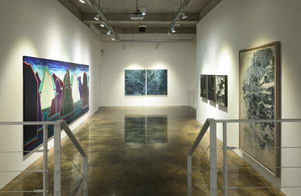 특별기획전 '온전한 나' 전시가 열리고 있는 안상철미술관. 