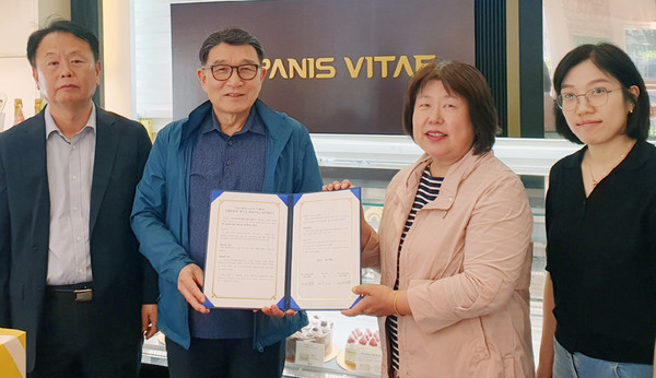 마두1동 지역사회보장협의체가 ‘빠니스비떼’와 ‘생일케이크 지원사업’ 업무협약을 체결했다.