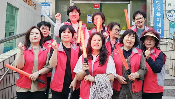 행신1동 청소년지도협의회는 청소년 유해환경 개선 활동을 했다.