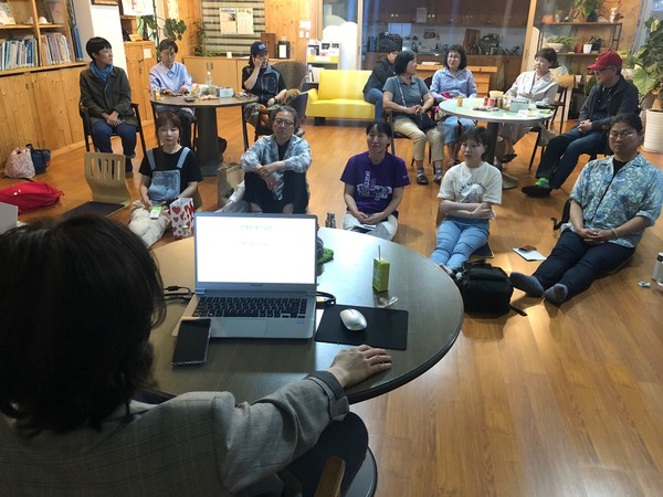 ‘우리동네 서로돌봄 마당’이 주최하고 여성환경연대가 지원한 ‘잘 아플 수 있는 권리는 무엇입니까’ 특강이 27일 오후 7시30분 능곡 동녘교회에서 열렸다.