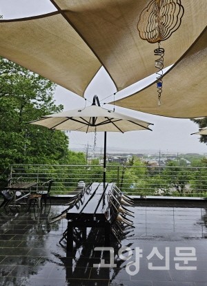 맑은 날에는 멀리 한강 너머 북한지역도 보인다. 