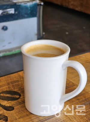 신선하고 깊은 향을 담은 커피. 