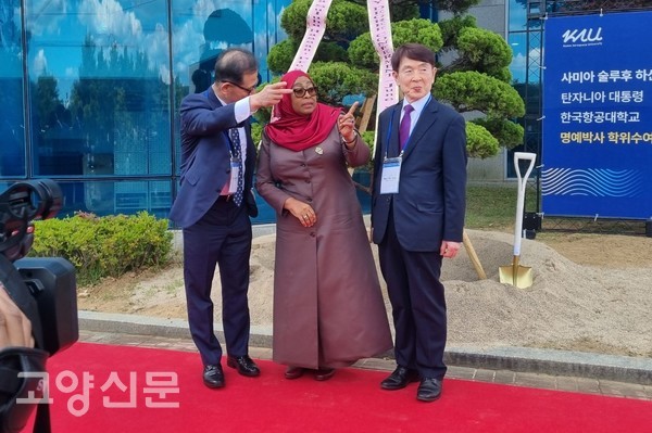 허 총장은 하산 대통령에게 항공대 캠퍼스 내 실물 비행기 체험을 권했다.