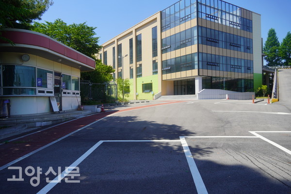 일산동구 풍동, 현재 종교시설 허가 취소 문제로 소송 중인 해당 건축물. 