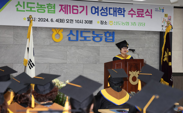 김봉회 학생장이 수료생을 대표해 8주간의 과정을 고마워하며 축사를 했다.