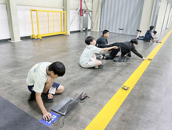 코딩드론 실습 [사진 제공 = 항공대]