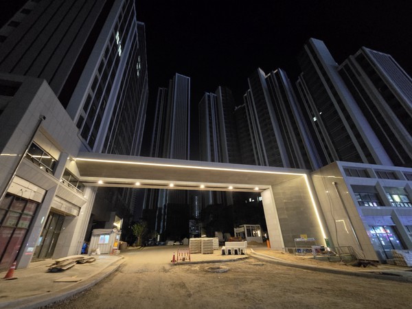 야간에 찍은 원당4구역 정문. [사진제공= 원당4구역 입주예정자]