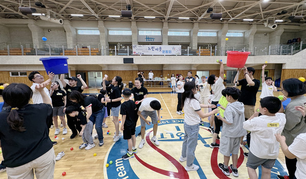 바구니에 공던지기. 즐거움으로 시간가는 줄 모른 하루였다.