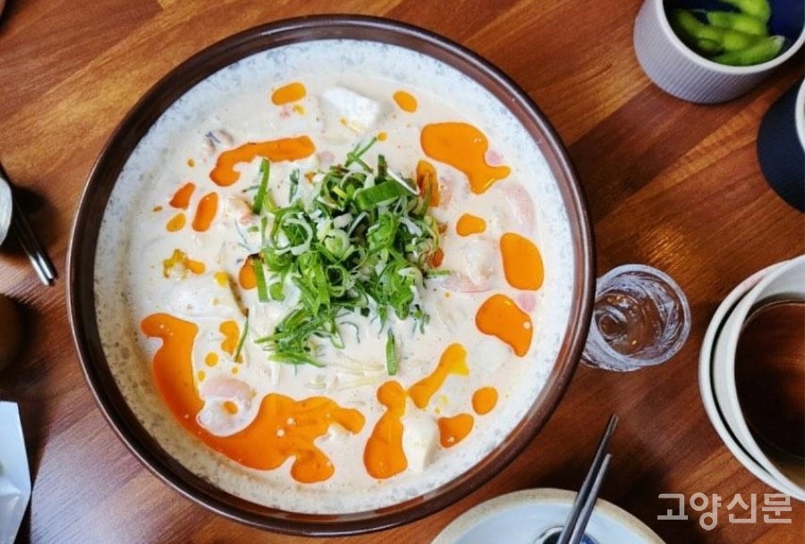 매콤함과 고소함이 오묘하게 어우러진 크림 짬뽕.