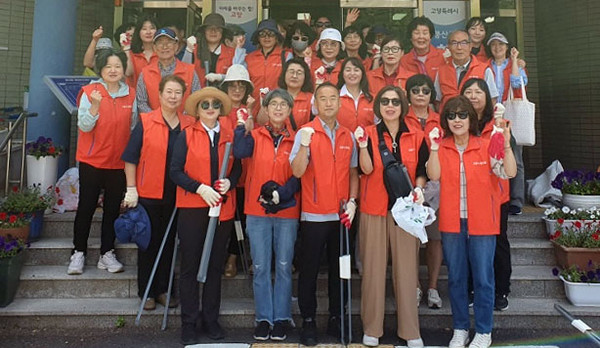 풍산동 통장협의회가 장마철 대비 빗물받이 대청소를 했다.